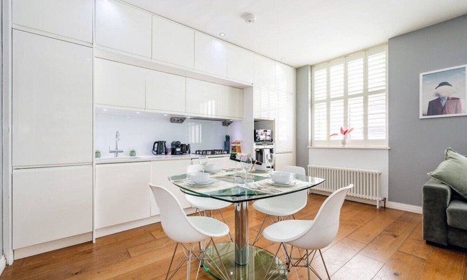 Covent Garden Apartment | Enchanting Covent Garden Haven