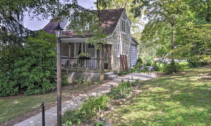 Morgantown House | Enchanting Family House w/Balcony < 3 Mi to WVU!