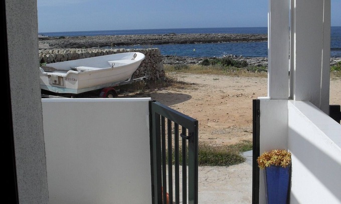Biniancolla House | Enchanting fisherman’s cottage in front of the sea in Biniancolla