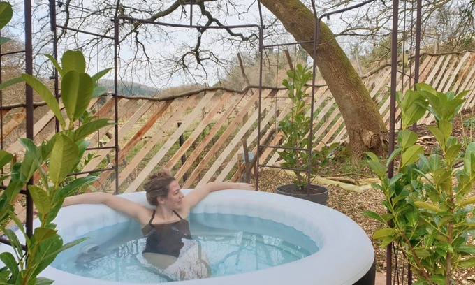 Inchbrook Cabin | Enchanting Lotus Belle Tent. Sauna & PRIVATE Hot Tub. Heart of the Cotswolds