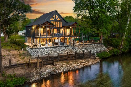 Townsend House | Enchanting Riverscape