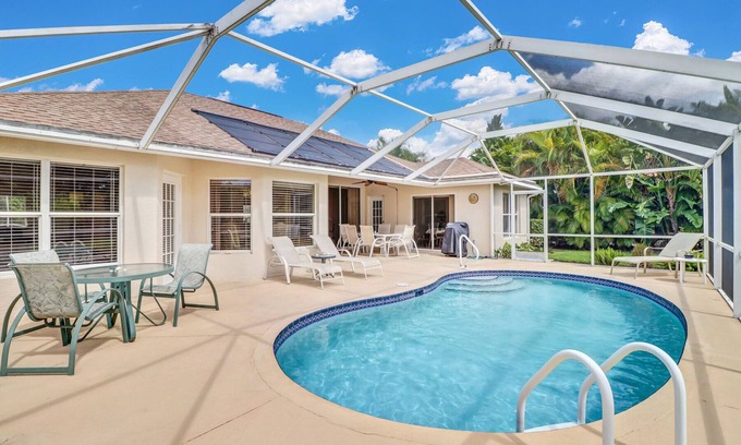 Central Naples Villa | Enchanting Villa with Private Pool, Bicycles, and Full Amenities; 7-day discount
