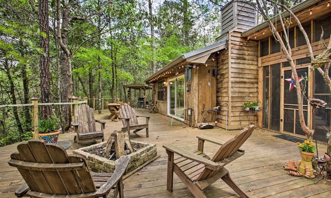 Kiln Apartment | Enchanting 'Whitney Cabin' w/Beach & Creek!