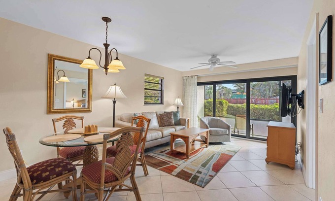 Park Shore Condo | End Unit -First Floor and Close to The Lobby!