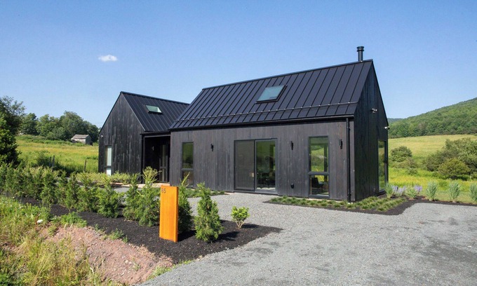Hobart House | Endless Meadow House: Sweeping Views | Scandi