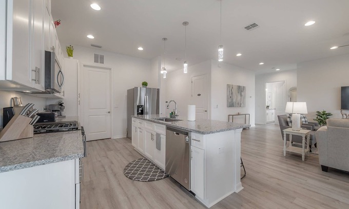 Largo House | "Endless Summer" - Hot Tub|Grill|Fully Fenced