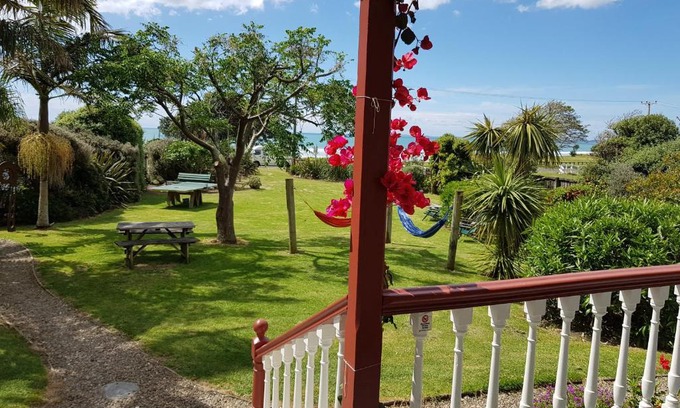 Ahipara Cabin | Endless Summer Lodge - Guesthouse