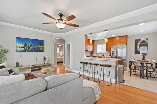 Ocean Beach House | Endless Summer Retreat - Beach - AC - Shops