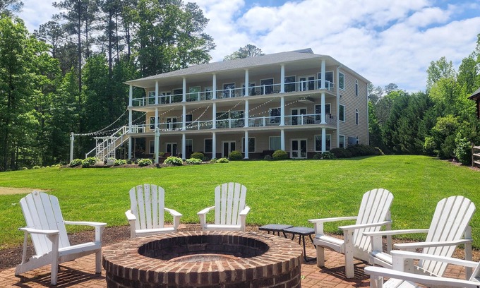 Timber Creek House | 🌅 Endless Summer-Sleeps 36-Movie Theater/Hot Tub/Game Room/New Boathouse 🌅