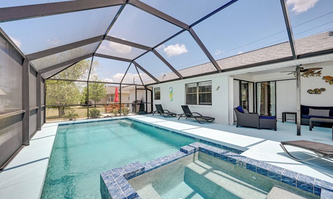 Englewood East House | Englewood Home w/Saltwater Pool: 6 Mi to Beach!