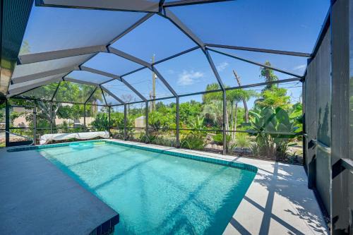Englewood East House | Englewood Oasis with Screened Lanai and Outdoor Pool!