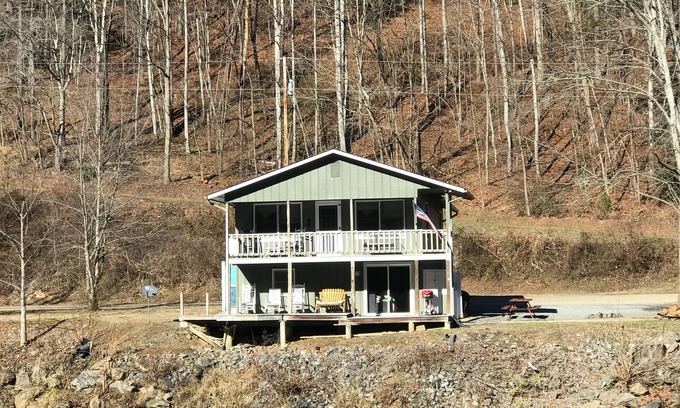 Whittier House | English River Cottage Tuckasegee River 15 minutes away from Cherokee