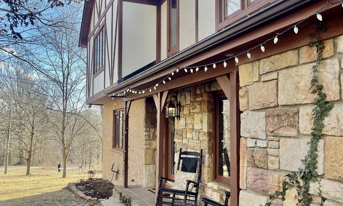New River House | English Tudor Home, Woods, Deck, Hot tub