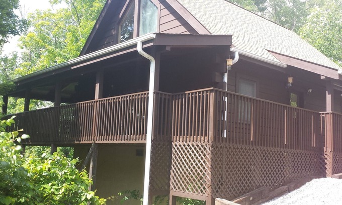Sevierville Cabin | Enjoy 2 Vacations In One @ Douglas Lake Resort Hot Tub on the Deck Wifi