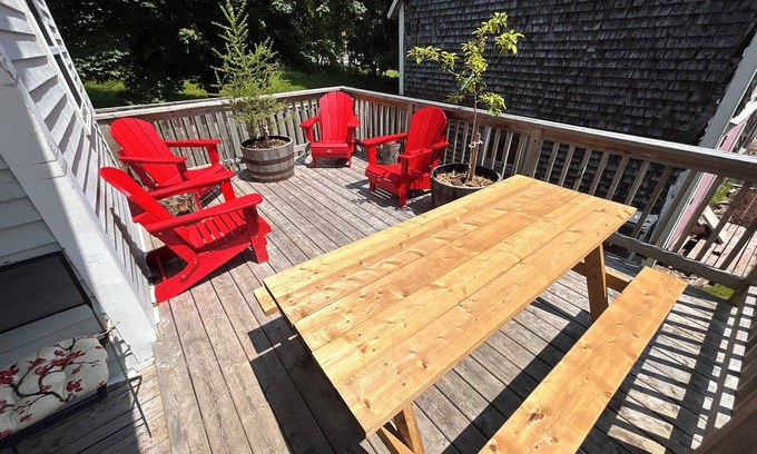 Sackville House | Enjoy a cozy stay at Sunflower House, a three-bedroom home in Sackville, N.B.
