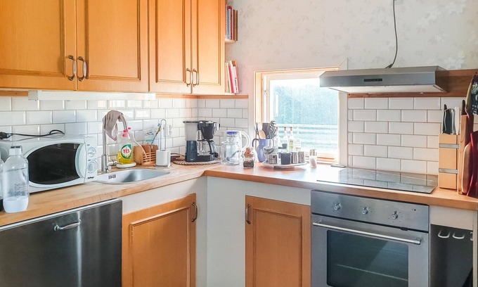 Kosta House | Enjoy a family vacation with fun in this cottage near two zoos.