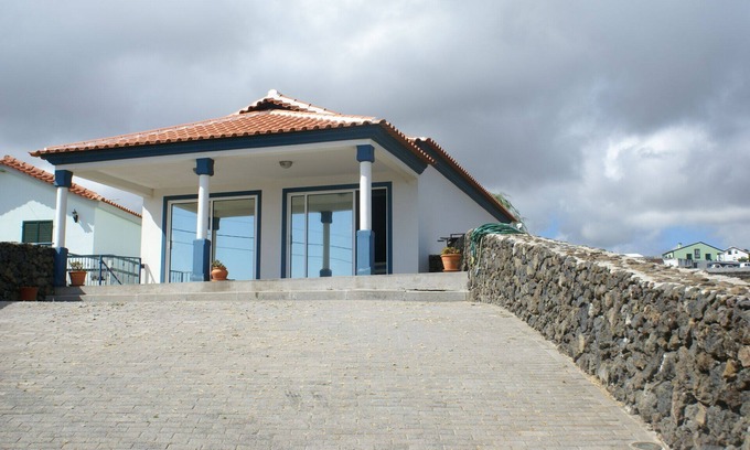 Porto Judeu House | Enjoy a great view in a quiet neighborhood