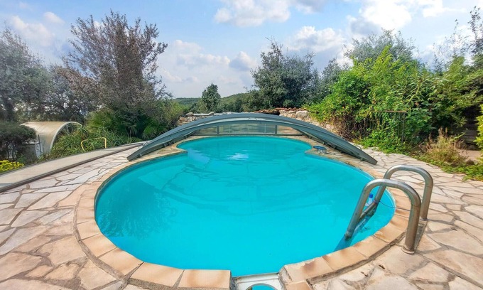 Cabrials House | Enjoy a quiet and relaxing vacation in this pleasant cottage in the countryside.