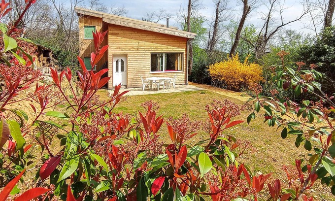 Cendras House | Enjoy a relaxing vacation in fantastic nature in this wooden holiday home.