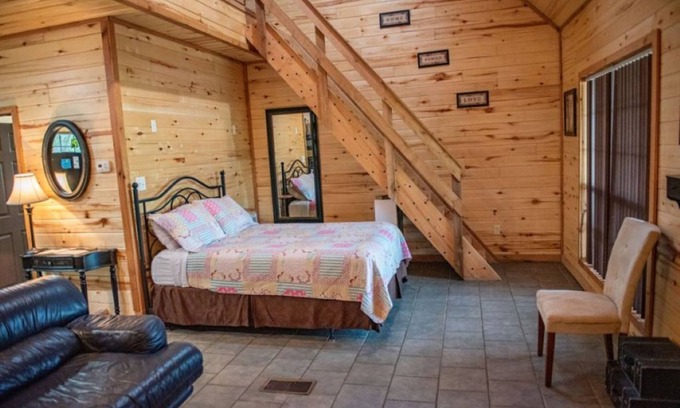 Lindale Cabin | Enjoy a Rustic Chic Cabin in East TX!