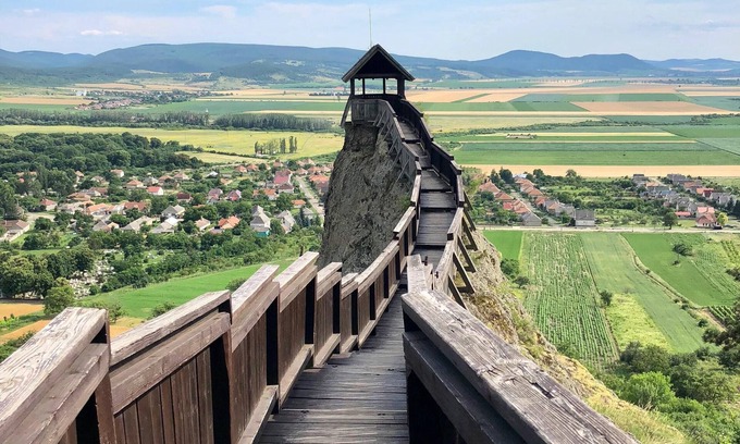 Castle Rock House | Enjoy a spacious suite near Castle Rock attractions!