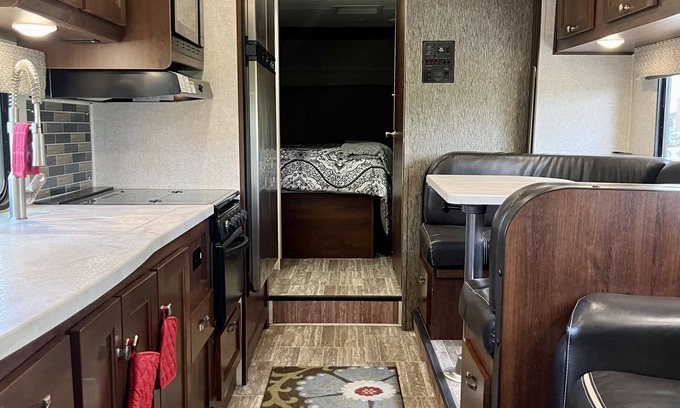 Tri-Cities House | Enjoy a Taste of Ultimate Freedom in this Clean, Comfy, Cozy 31’ RV!