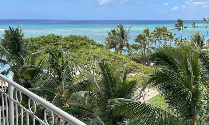 Waikiki Condo | Enjoy beaches, Gorgeous sunset at Waikiki Shore 0612 w/nearby parking