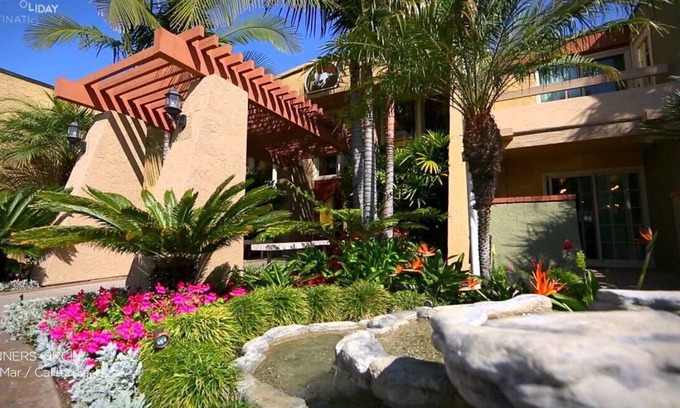 Solana Beach Hotel | Enjoy beautiful beaches of Del Mar, minutes to San Diego. Walk to restaurants.