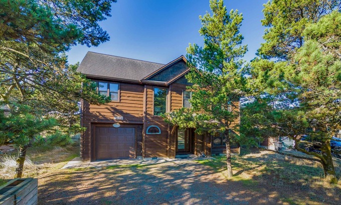 Kiwanda Shores House | Enjoy Bliss in Pacific City, Dogs OK, Walk to Beach, Close to Town, Deck
