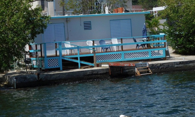 Culebra Pueblo House | Enjoy breathtaking sunsets in a cozy beach house
