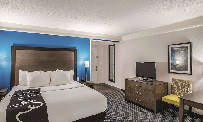 Phoenix Hotel | Enjoy Complimentary Breakfast from the Comfort of a Spacious Room