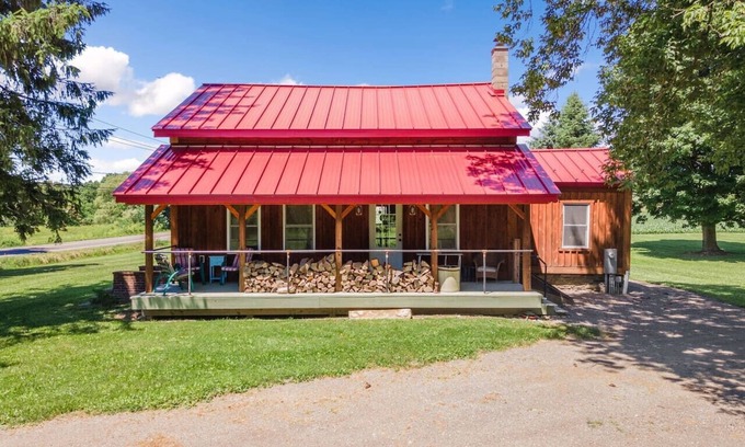 Skaneateles House | Enjoy country living at Chick’s Place!