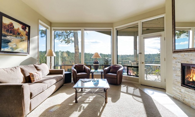 Century West Condo | Enjoy Deschutes River Views from Beautiful 2-Bedroom Mt. Bachelor Village Condo!