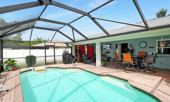 Englewood East House | Enjoy Family Fun In This 2/2 Englewood Pool Home - Avalon