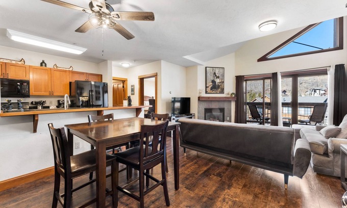 Keystone Condo | Enjoy Incredible Mountain Views from Private Balcony, Shared Pool & Hot Tub!