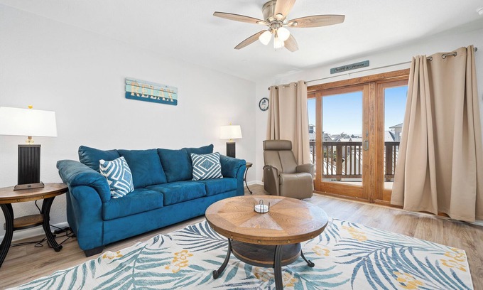 Port Aransas Condo | Enjoy La Mirage 307, a cozy 2-bedroom condo in Port Aransas at Beachfront Resort