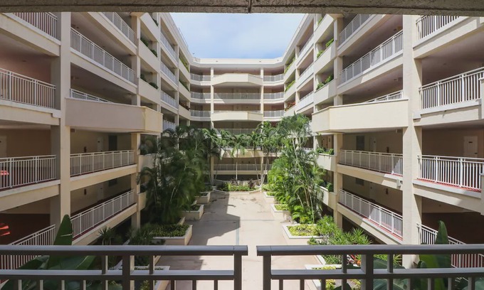 Venice Groves Apartment | Enjoy Living in Paradise! Whittier Manor provides 55+ first class Florida living
