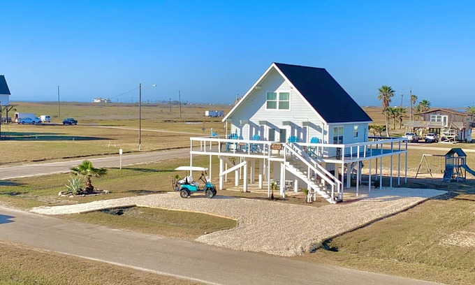 San Luis House | Enjoy panoramic views from the spacious wrap around deck!