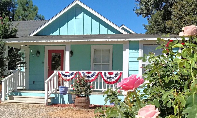 Julian House | Enjoy peace and privacy in an apple orchard at The Orchard House in Julian, CA