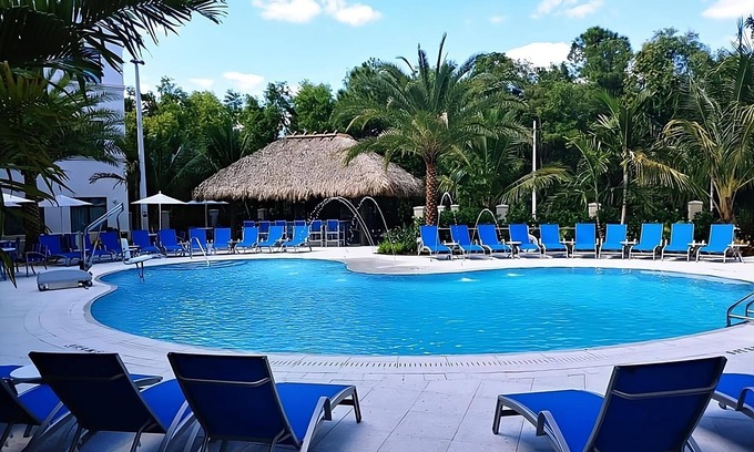 Naples Apartment | Enjoy Poolside Cocktails and BBQ at Cozy Studio Near Marco Island - Moments Away