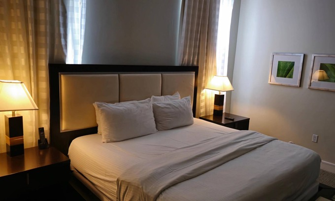 Doral Condo | Enjoy Shopping, Dining, Golfing - King Studio XL