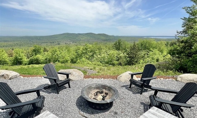 Sebago House | Enjoy sunrise views over Sebago Lake