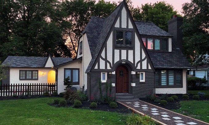 Westfield House | Enjoy the ambiance of Poplar Cottage at Grand Park!