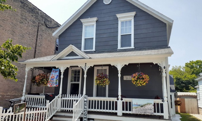 Grand Haven House | Enjoy the beauty of Grand Haven, Michigann207 N 3rd Grand Haven, MI 49417
