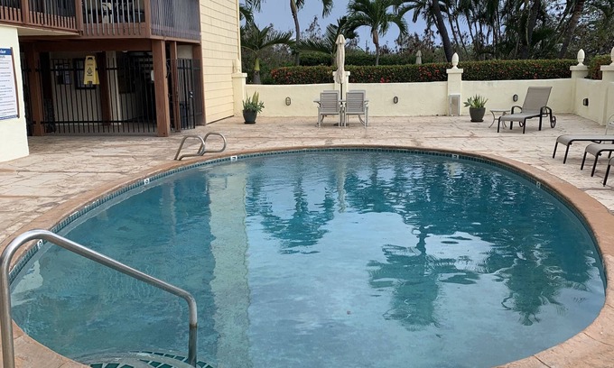 Historic Kailua Village Resort | Enjoy the excellent Hawaii islands corner condo with 2 lanais