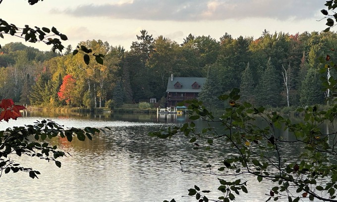National Mine Cabin | Enjoy the lake, walk in the forest, s’mores on the fire pit and deer visits.