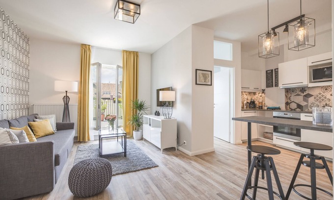 Istvanmezo Apartment | Enjoy the large terrace of your new apartment near the City Park!
