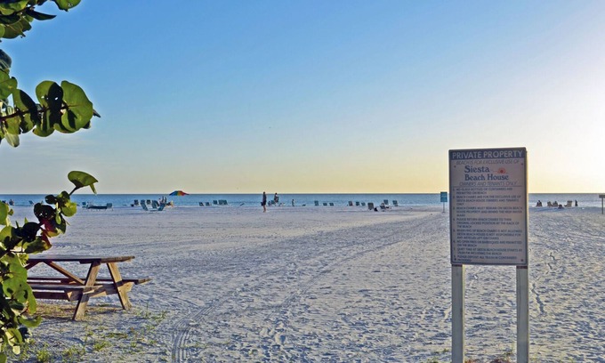 Siesta Key Condo | Enjoy the Siesta Key Beach Life to the fullest! Beach AND Pool Access