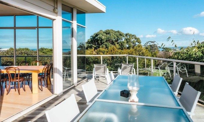 Somers House | Enjoy the unique position of this property, offering bay glimpses, 200 meter to access the beach