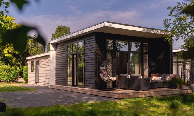 Zuna Cabin | Enjoy the view over the water in this luxury cottage and you can bring 5 people!